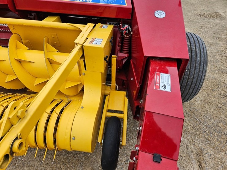 new-holland-fp240-image-13
