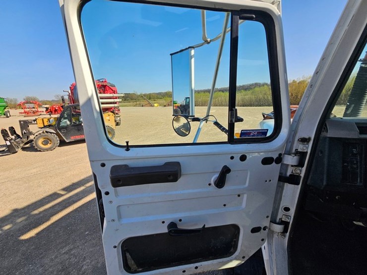 2001-vactor-2100-image-61