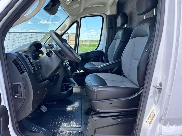 2023-ram-promaster-1500-image-12