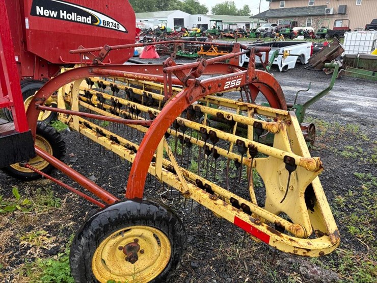new-holland-256-image-12