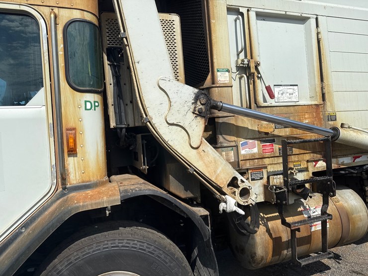 #6-•-2017-peterbilt-heil-front-loader-image-15