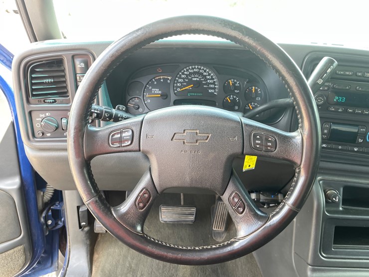 2004-chevrolet-silverado-3500-image-16