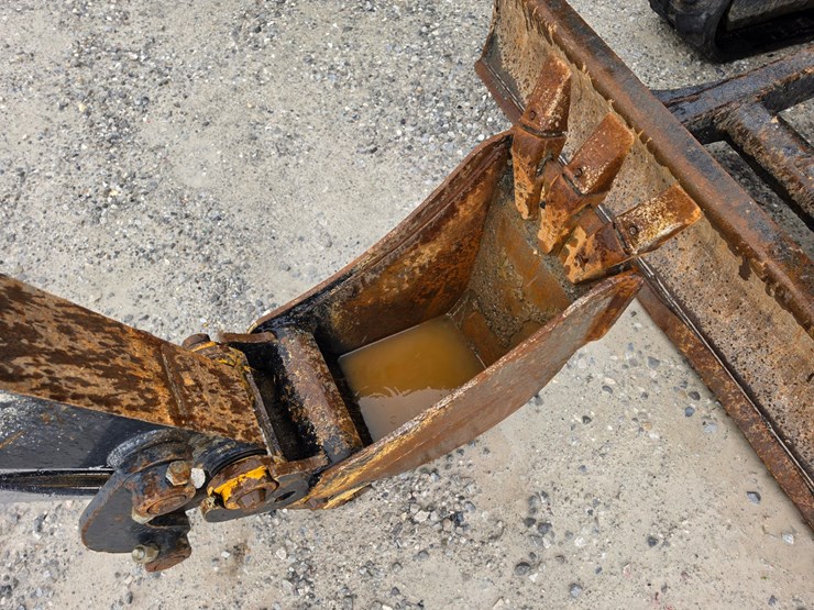 2020-deere-35g-image-3