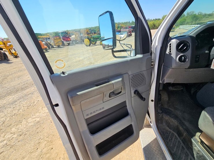 2012-ford-e350-image-11