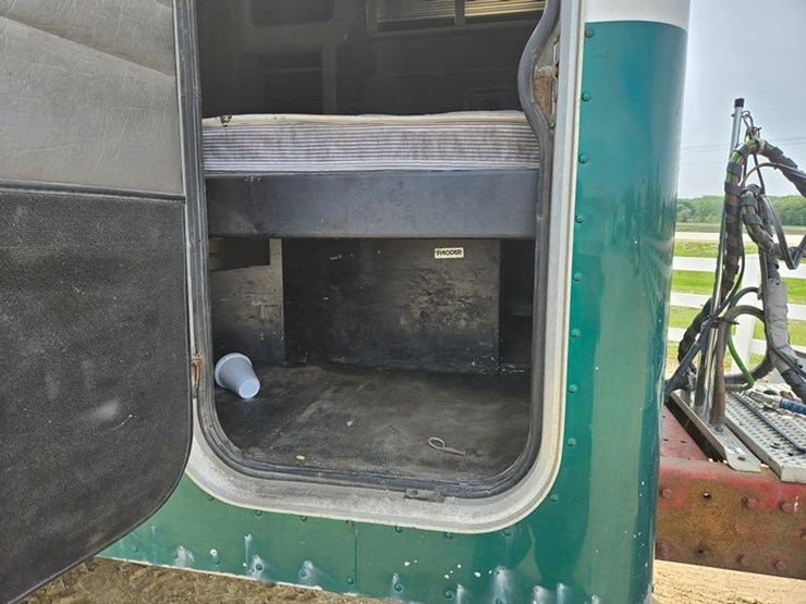 2006-peterbilt-379-image-34