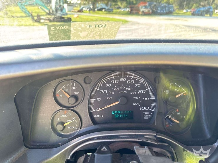 2004-chevrolet-express-3500-image-15