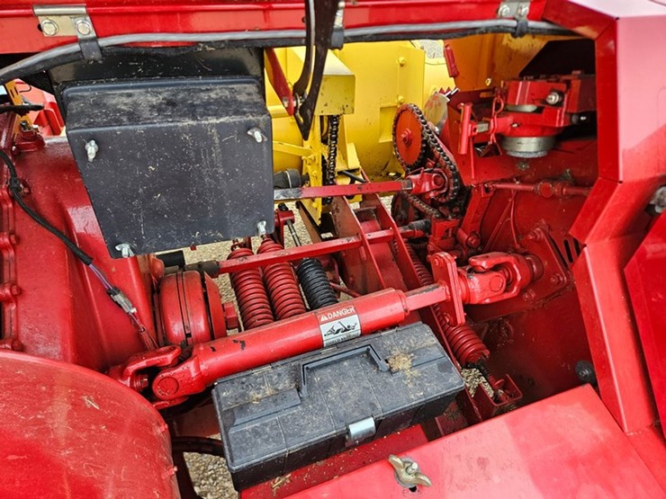 new-holland-fp240-image-28