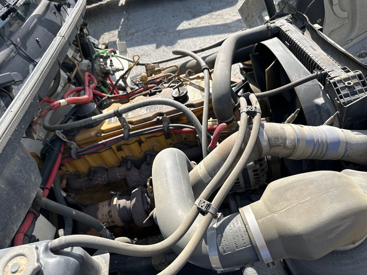 2003-freightliner-fl80-image-53