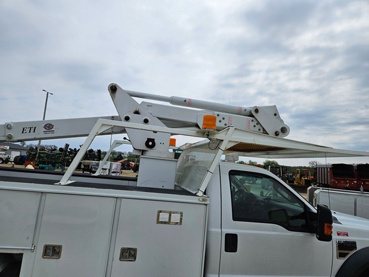 2008-ford-f550-image-32