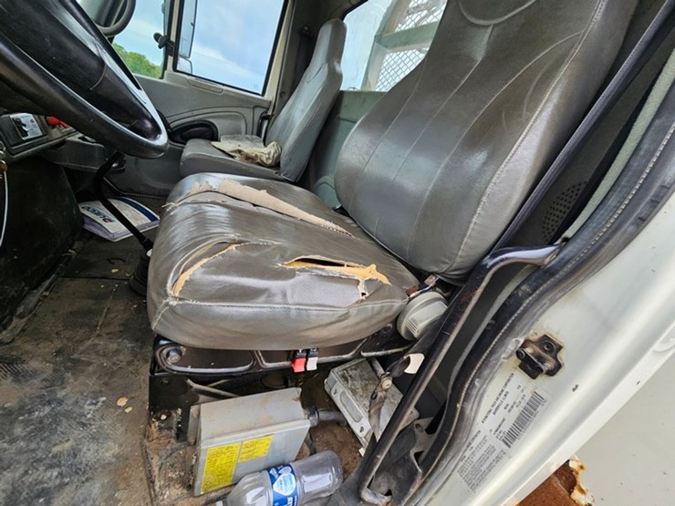 2005-international-durastar-4300-image-48
