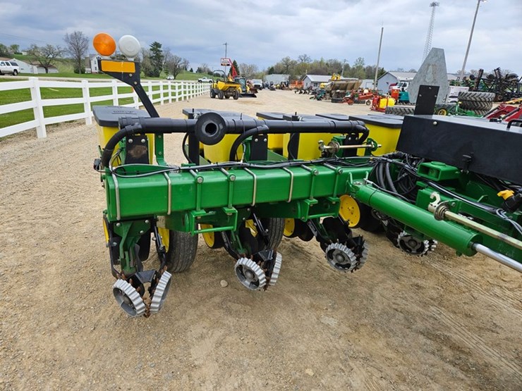 john-deere-7200-image-48
