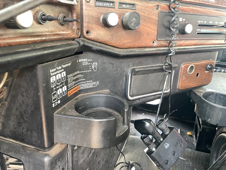 #1332-•-1990-freightliner-dump-truck-(has-mn-title)-image-44