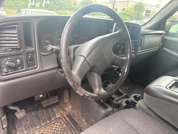 2003-chevrolet-1500-image-35