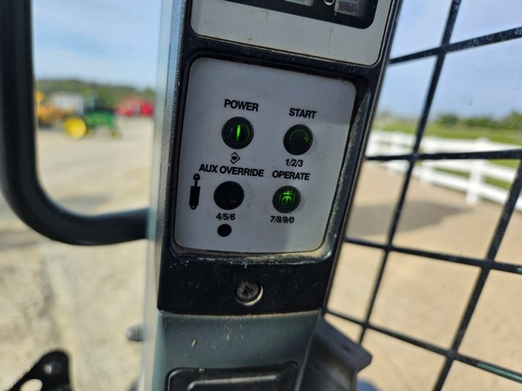 new-holland-l218-image-26
