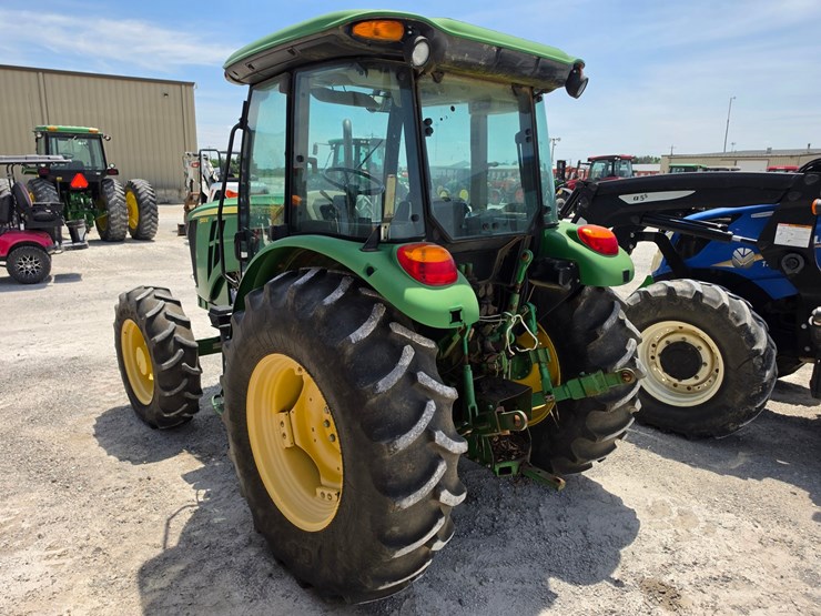 2013-john-deere-5100e-image-11