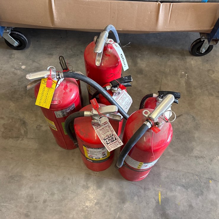 #4080 • GROUP OF FIRE EXTINGUISHER
