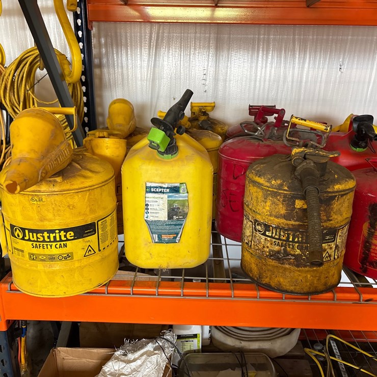 #4090 • SHELF OF GAS AND DIESEL TANKS