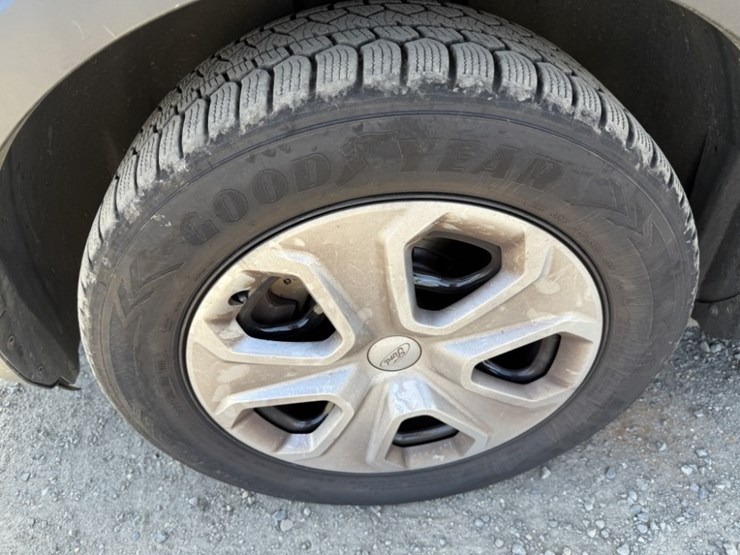 2015-ford-explorer-image-15