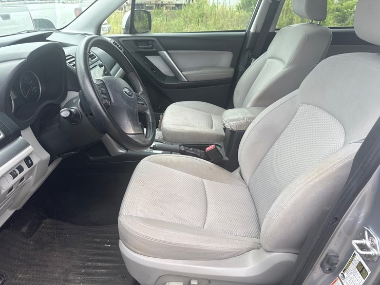 2016-subaru-forester-image-34