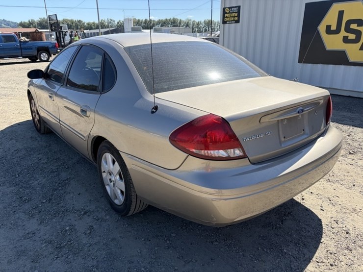 2005-ford-taurus-se-sedan-image-6