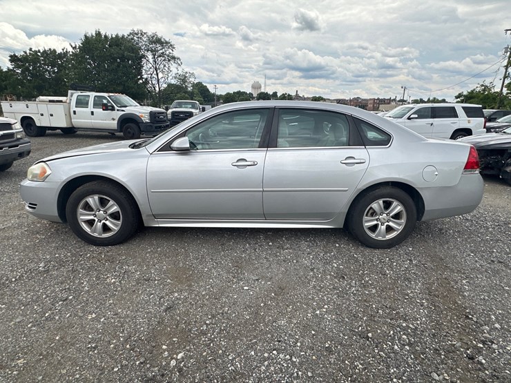 #32-•-2014-chevy-impala-image-4