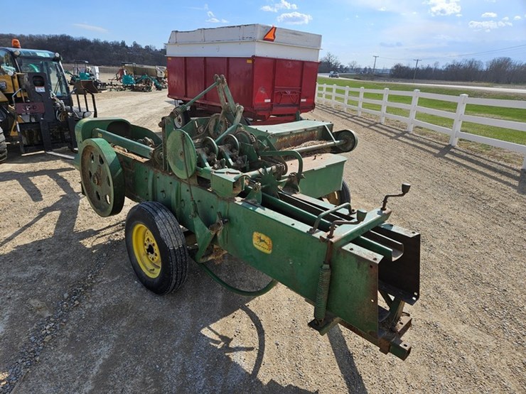 john-deere-24t-image-37