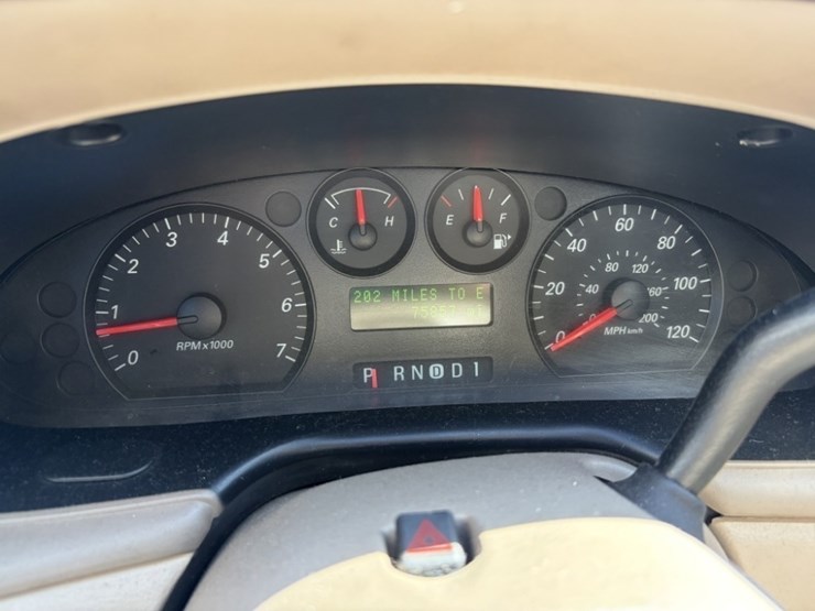 2005-ford-taurus-se-sedan-image-24