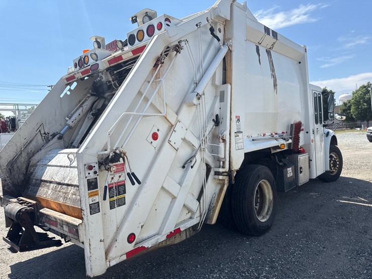#9-•-2016-freightliner-heil-rear-load-garbage-truck-image-11