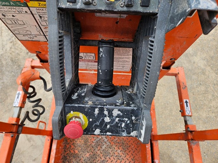 2015-jlg-2632es-image-28