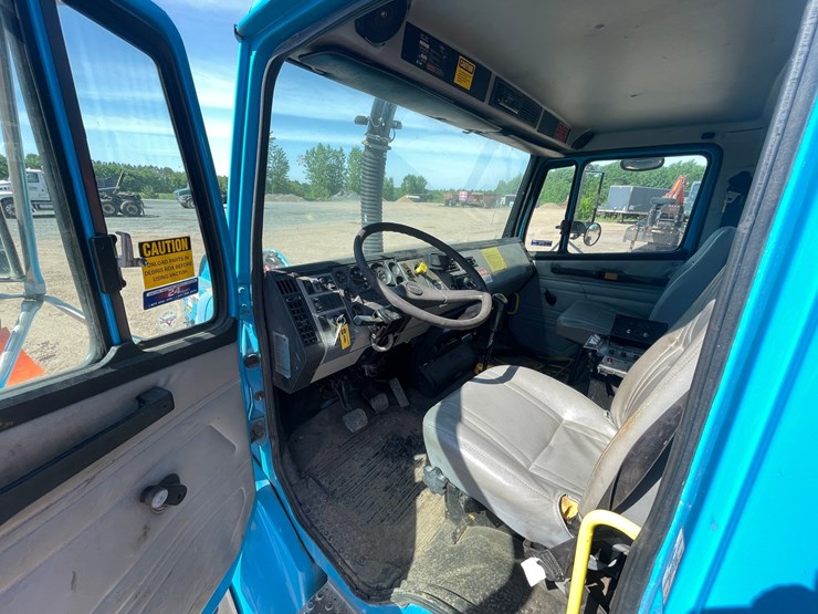 1999-freightliner-fl80-image-63