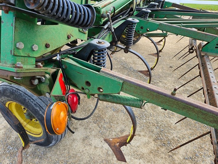 john-deere-28-image-31