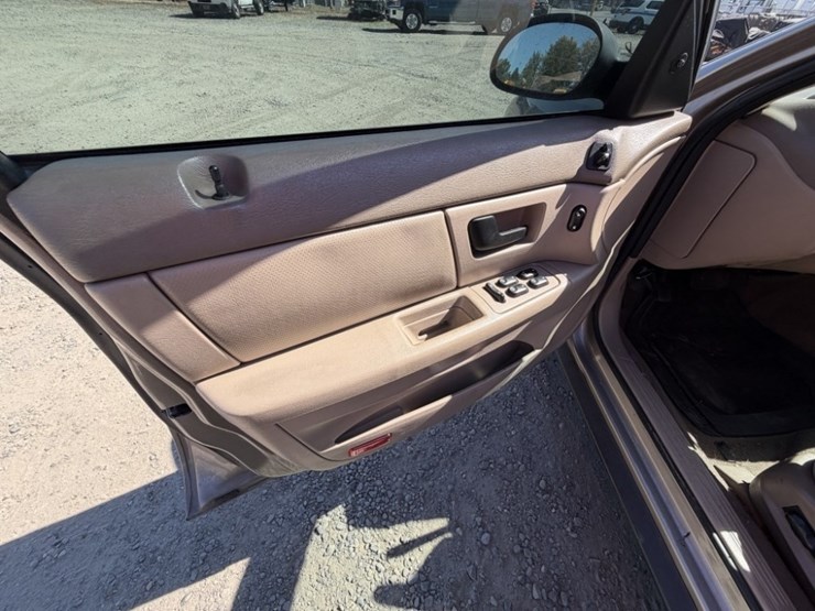 2005-ford-taurus-se-sedan-image-22