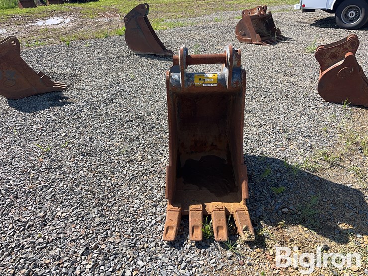strickland-18"-mini-excavator-bucket-image-2