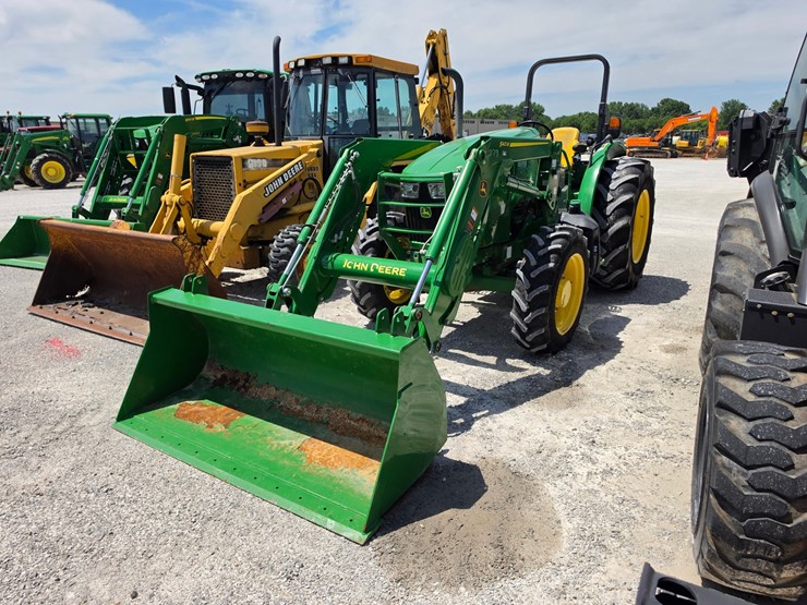 2022-john-deere-5100e-image-24
