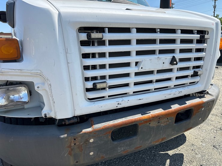 #11-•-2007-chevy-c8500-service-truck-image-21