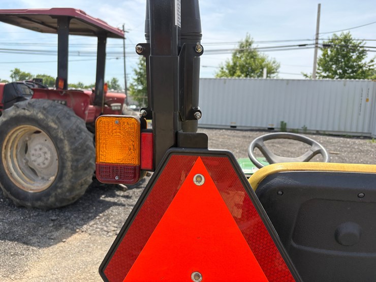 2008-john-deere-2305-image-10