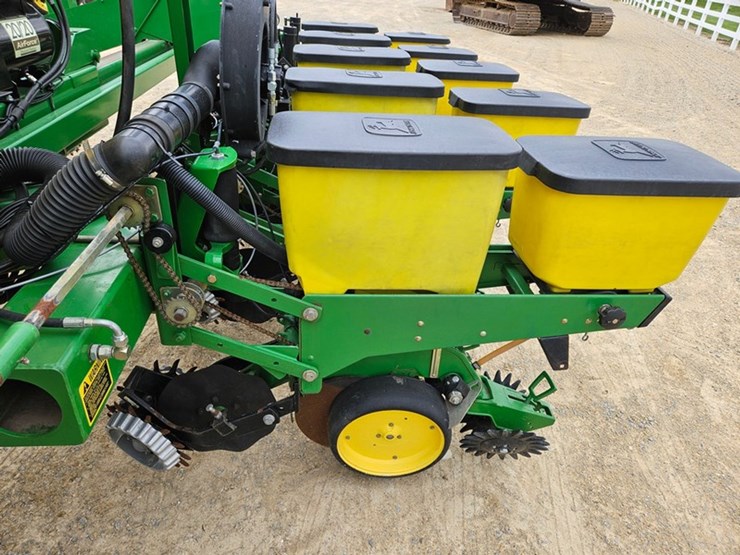 john-deere-7200-image-31