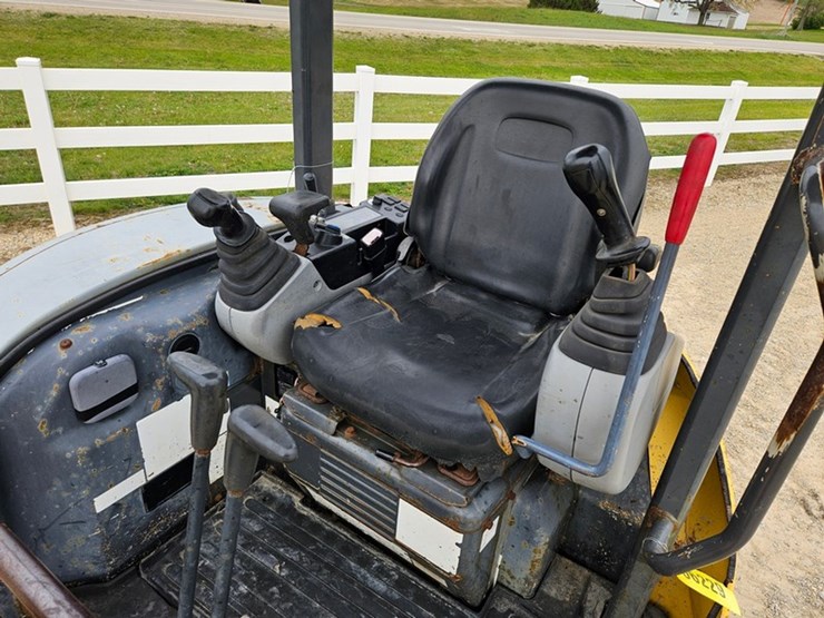 new-holland-e35sr-image-33