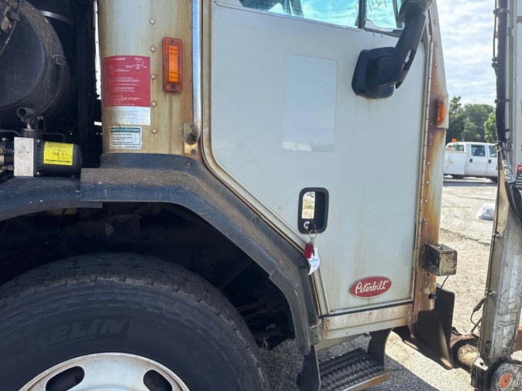 #6-•-2017-peterbilt-heil-front-loader-image-52