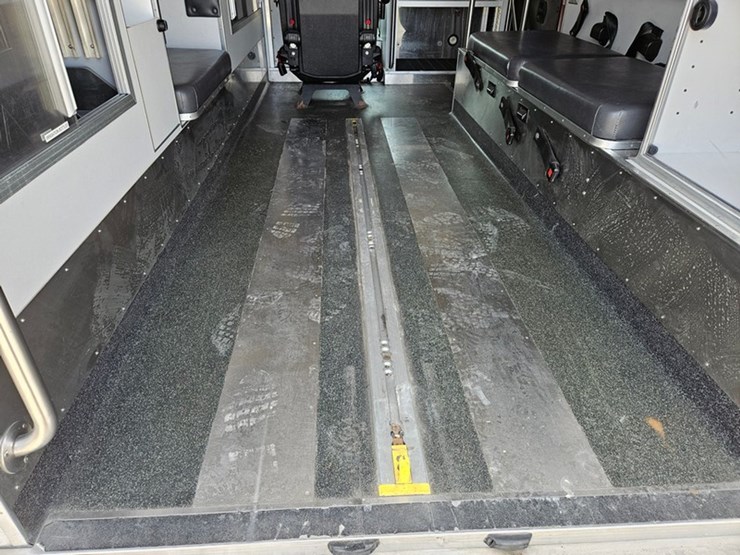 2016-ford-e450-image-48