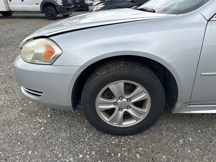 #32-•-2014-chevy-impala-image-13