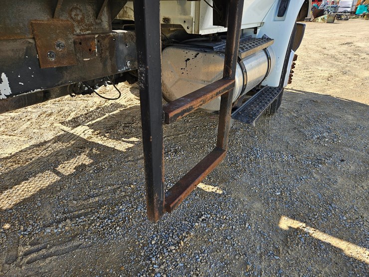 2004-international-durastar-4300-image-23