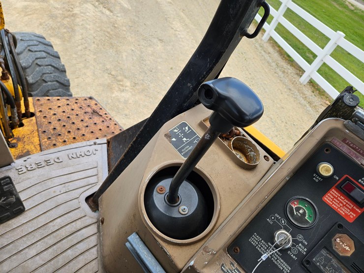 deere-410d-image-24