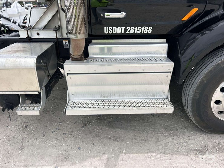 2019-peterbilt-579-image-36