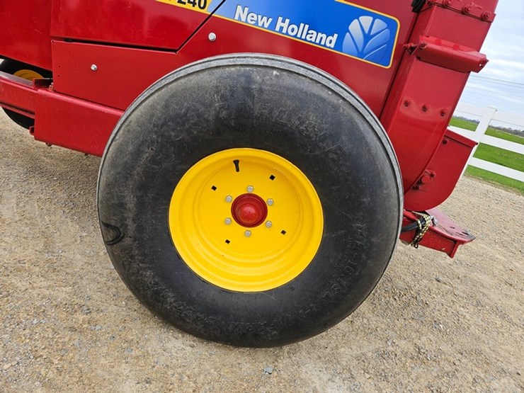 new-holland-fp240-image-43