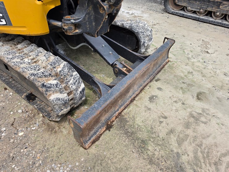 2018-deere-26g-image-21
