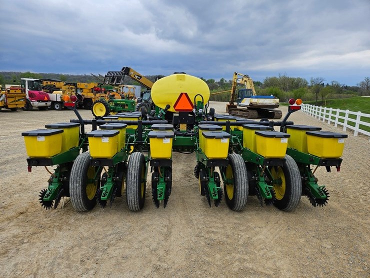 john-deere-7200-image-4