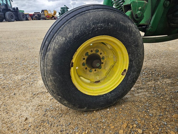 john-deere-820-image-61