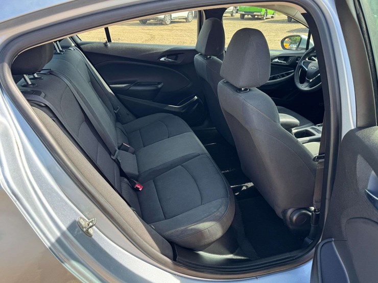 2018-chevrolet-cruze-ls-4-door-sedan-(73,376-miles)-image-16