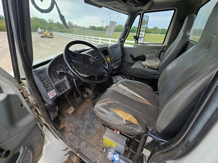 2005-international-durastar-4300-image-47
